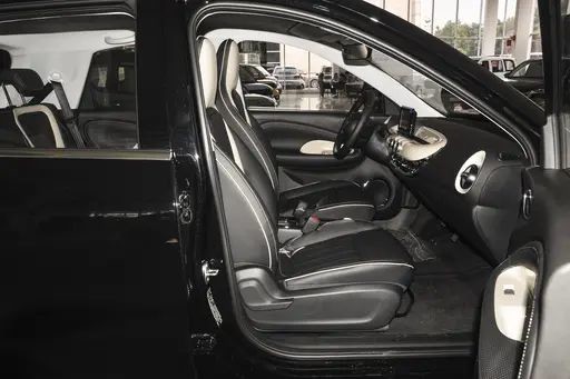 Новое энергетическое транспортное средство One Start Wuling Bingo 4 места Автомобиль Чистая электрическая модель 333KM