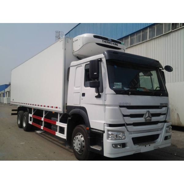 SINOTRUK HOWO 6X4 12 wheeler Refrigerator Truck