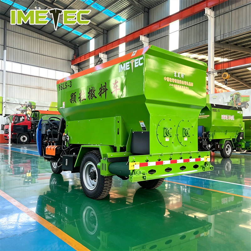3m³ Capacity Hydraulic Transmission TMR Feed Spreader Truck with Wear-Resistant Manganese Steel Tank for Livestock Feeding