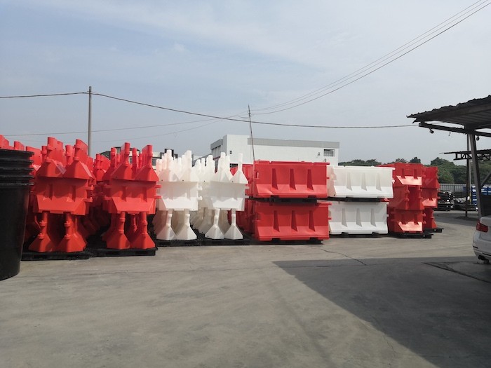 КРАСНЫЙ вращательный создатель прессформы Roto для барьера дороги