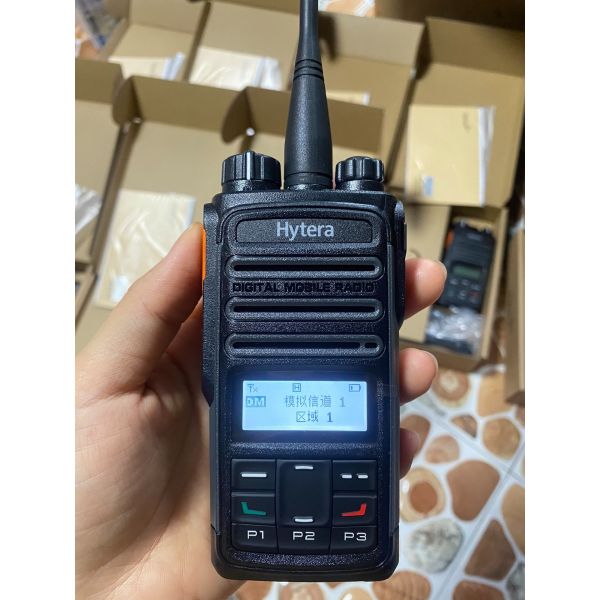 Hytera IP67 Waterproof Two-way Radio with 2000-2500mAh Battery and 5W Output Power for Reliable Industrial and Outdoor Communications