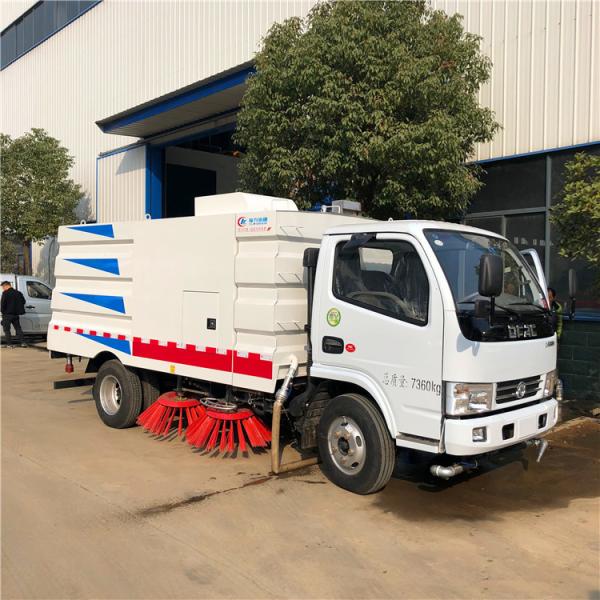 Caminhão de limpeza de estradas Dongfeng 5000 litros aspirador Caminhão de limpeza de ruas de pequeno porte