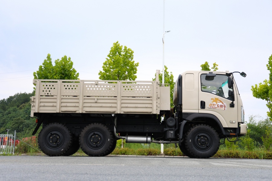 Reinforced Flat‑Cab 6×6 Off‑Road Cargo Truck