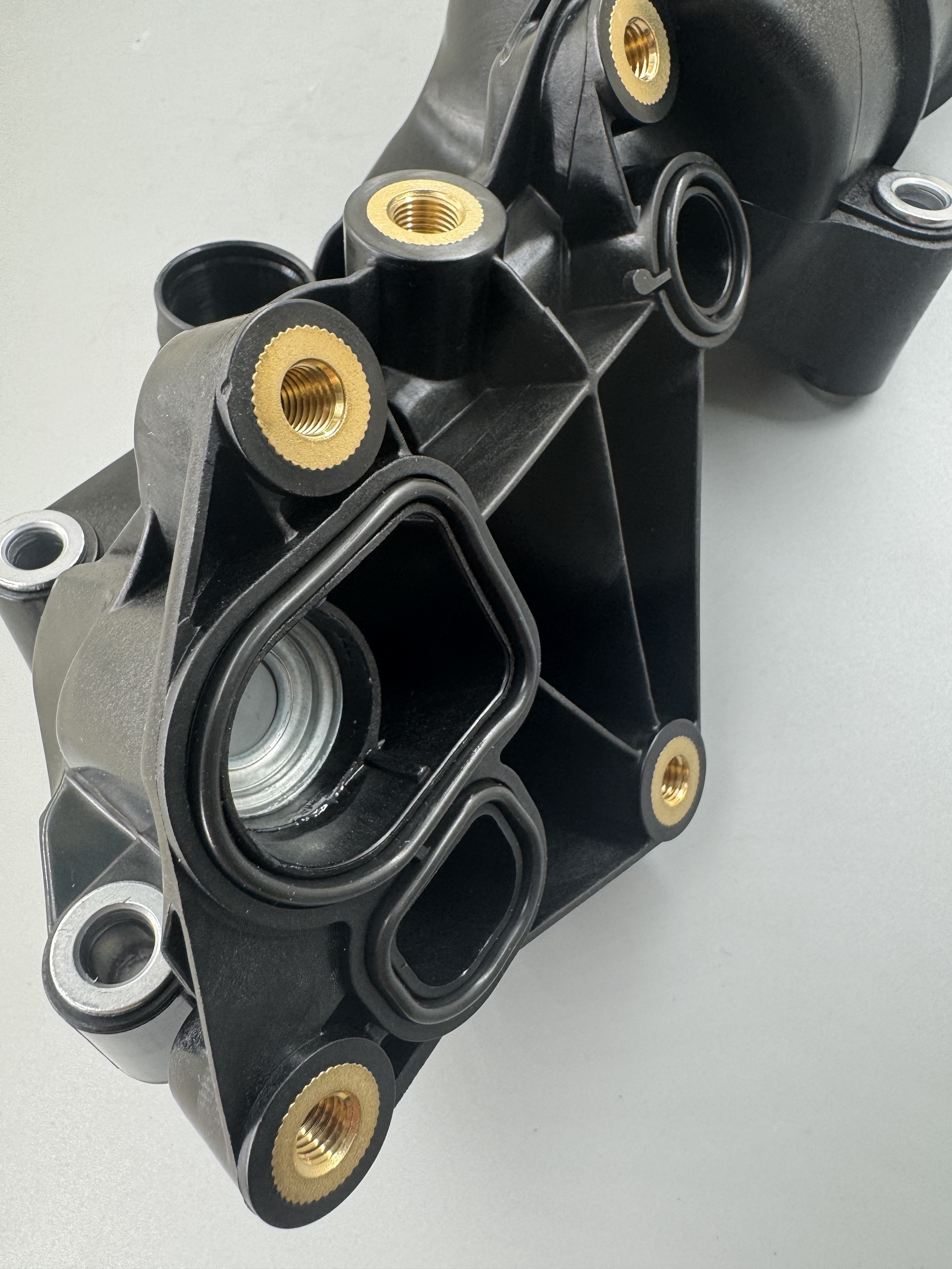 High-volume oil filter housing 07K 115 397 D for imported Golf 2.5
