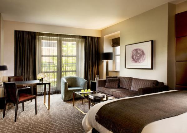 Commercial 5 Star Hotel Bedroom Furniture With Urban Wooden Panel