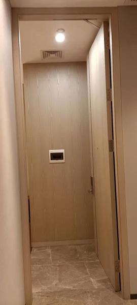 White Walnut Veneer Door Panel 5 Star Hotel Bedroom Furniture 1000*50*2400mm