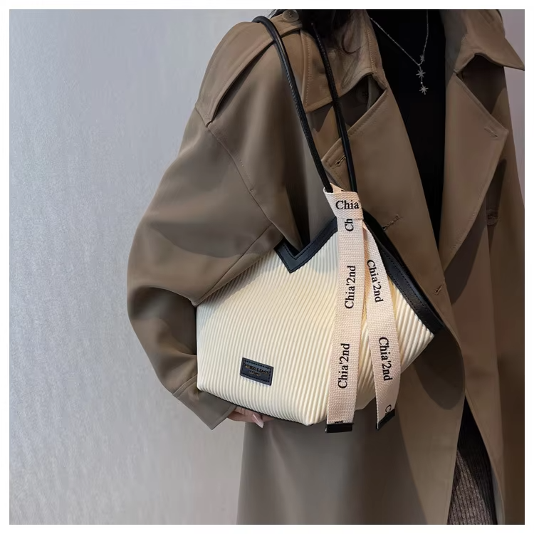 Stylish Tote Bags For Students Featuring Cashmere Lining Material And Lock Decoration