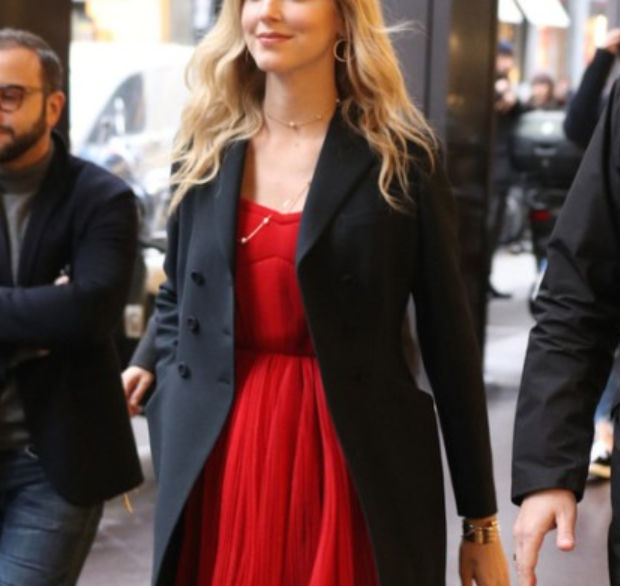 Текстура кнопок пальто блейзера черная шить хорошая с выгравированным лазером