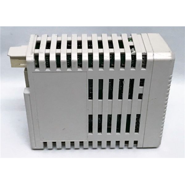 ABB AO815 3BSE052605R1 S800のアナログ出力単位のデジタルI Oモジュール