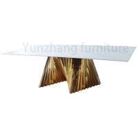 Base moderna luxuosa irregular do metal das mesas de jantar do ouro com tampo da mesa de mármore