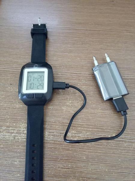 Restaurant wireless equipment with high-end material waiter call button and waterproof vibrating wrist watch buzzer