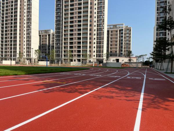 35% To 50% Shock Absorptionness IAAF Running Track All-Weather Drainage And UV Resistance