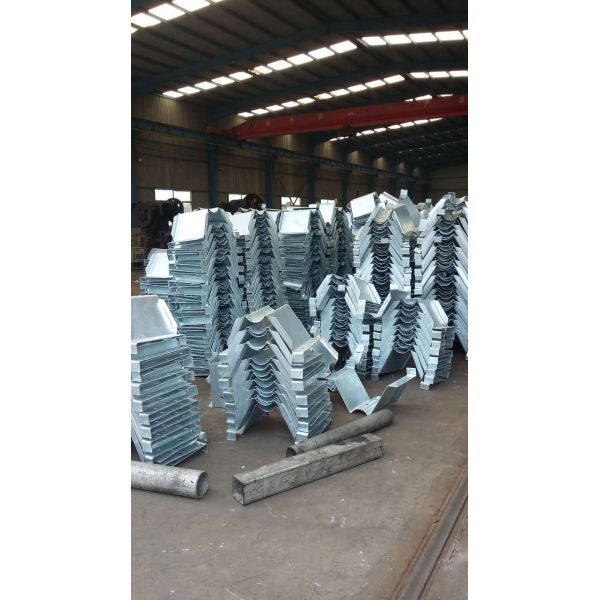 Highway Road Vehicle Barrier Galvanized Powder Coated Thrie Beam W Beam Guardrail