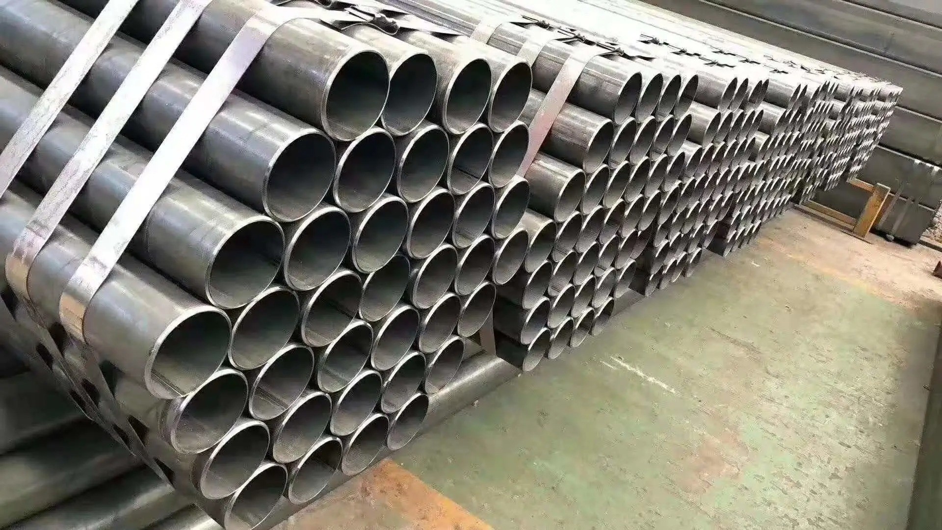 DN32 ASTM A106 Углеродная труба SS Бесшовная труба от 2,5 мм до 75 мм Производители труб из нержавеющей стали