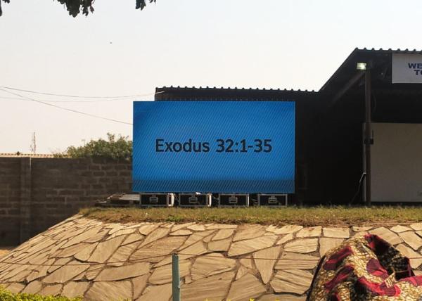 Totem High Brightness LED Display Flexible Video Screen With 30°Curved - Table Tile
