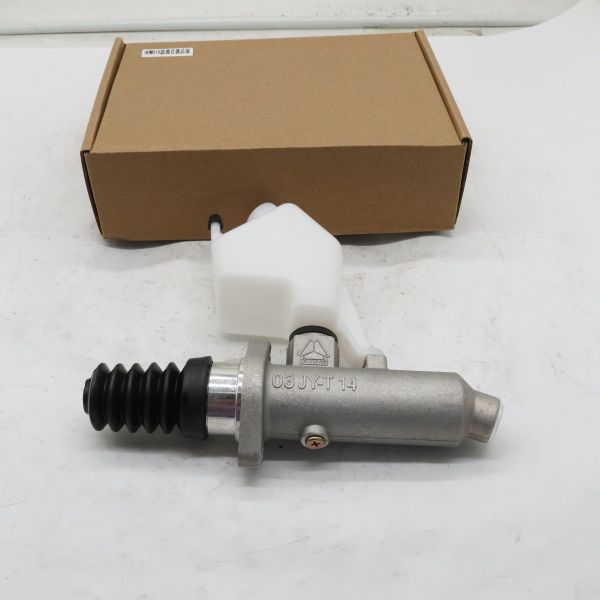 A7 T7H clutch master cylinder WG9925230520/1 with oil canA7 T7H Clutch Master Cylinder WG9925230520/1 With Oil Can