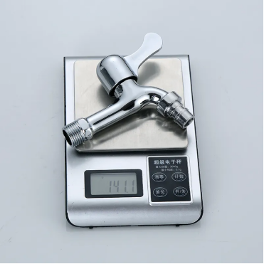 Медленная катушка цинковый смеситель покрытый хромным палубой монтированный бассейнный смеситель для классической ванной