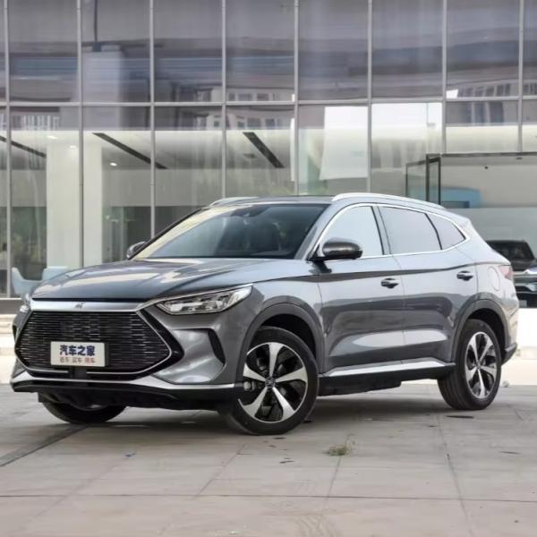 2024 Carro BYD Song Plus DMI Veículo híbrido energético 605km SUV branco EV Acessórios de carro