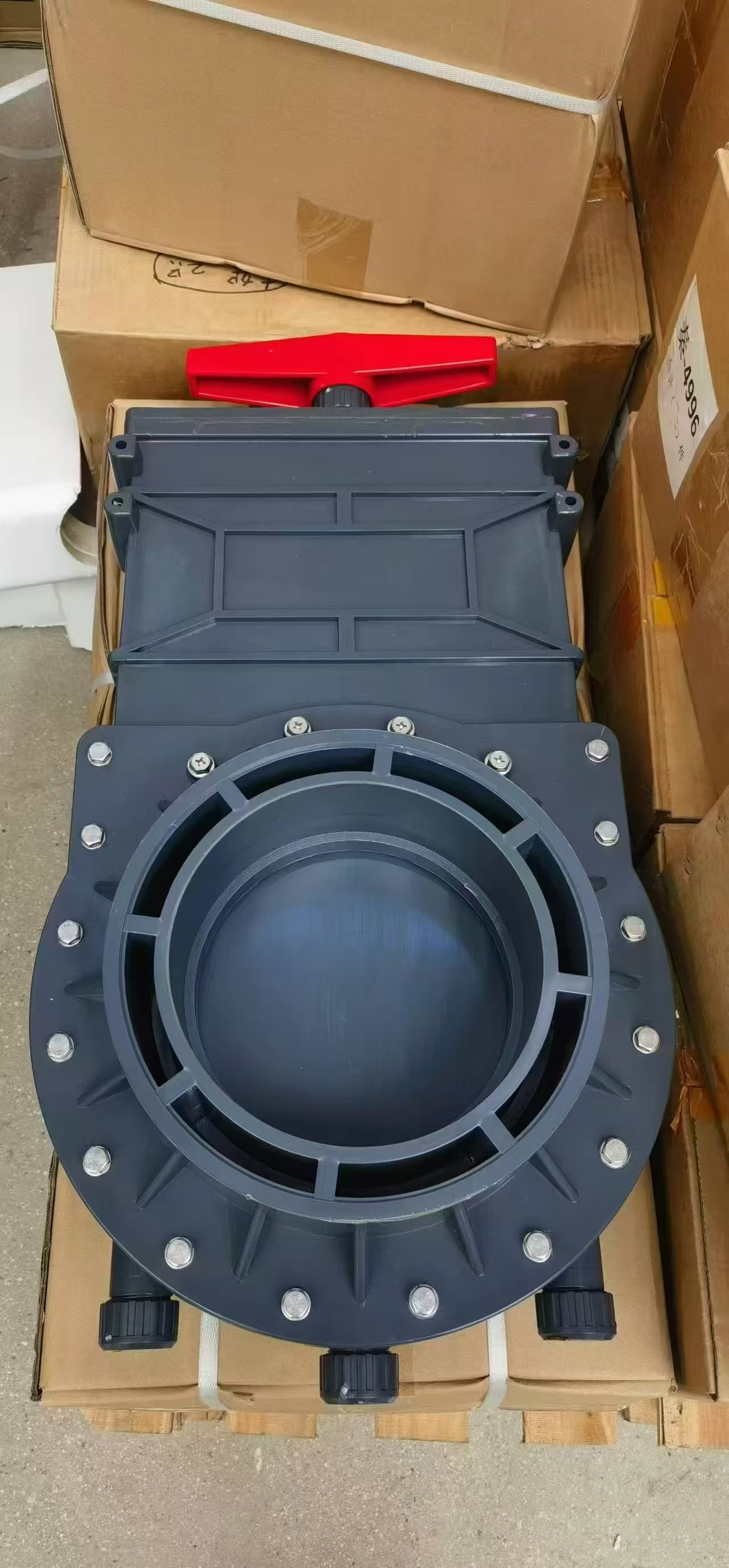 UPVC Material Gate Valve with PN10-PN16 Pressure and Corrosion Resistant for Water ControlExtra-large diameter, quick opening, high flow rate, rapid excretion, high efficiency, etc. The handle is made
