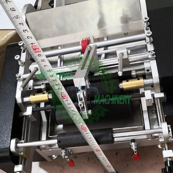 Semi-Auto Wet Cold Glue Paper Medicine PE Bottle Labeling Machine