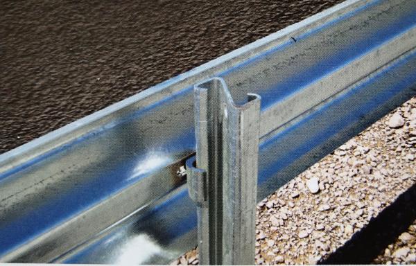 750Mpa Strength Steel Highway Guardrail System W Beam With Pole Hot Dip Galvanized 80µm