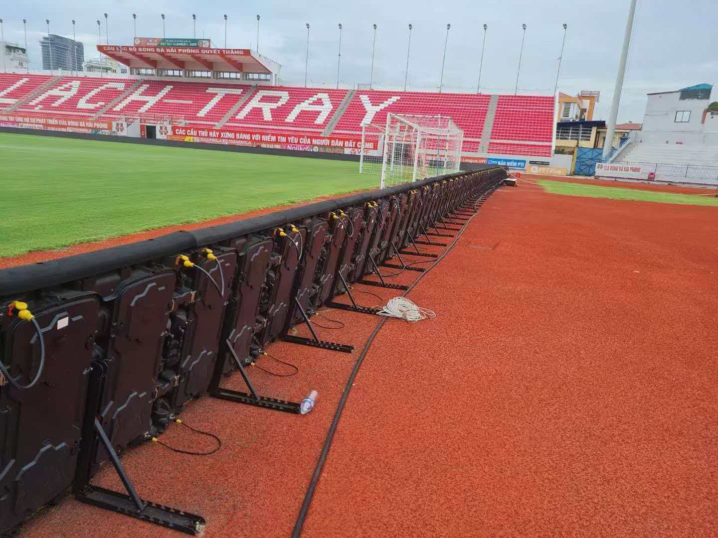 P6.25 Outdoor Stadium Perimeter LED Display 16 Bit Grayscale 7000nits High Brightness