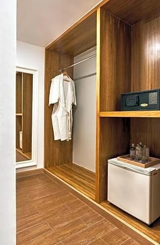 Contemporary Modern Design Style Moisture Resistance Bedroom Furniture Closet Wardrobe