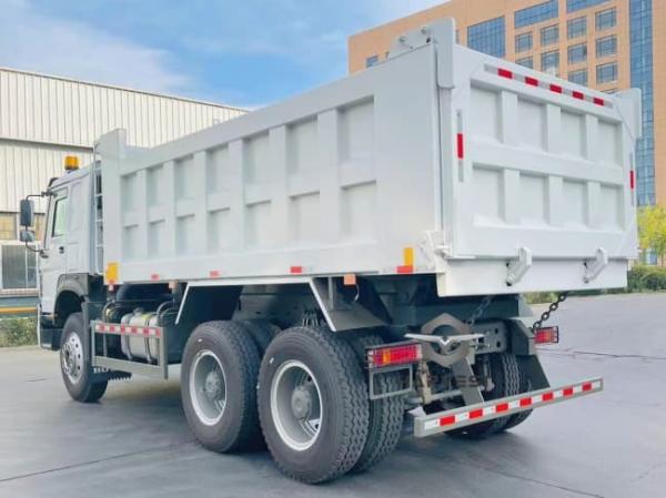 Caminhão basculante Sinotruk Howo 6*4 de 400HP e 30 toneladas em promoção na Somália