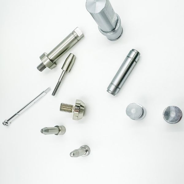 Pièces adaptées aux besoins du client d'acier inoxydable de commande numérique par ordinateur pour clou médical/dentaire d'Anchorage