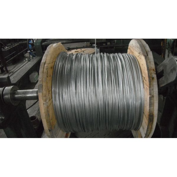 4.77мм гальванизировали стальной провод с сердечником упакованный на барабанчике согласно классу а АСТМ б 498