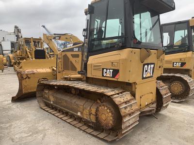 6 Way Blade utilisée par un rampant monté sur un bulldozer Caterpillar D5K XL Couleur originale