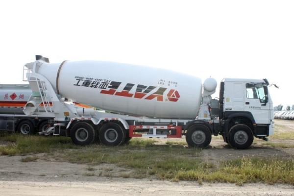 National Heavy Truck HOWO 8X4 5.5 Square Concrete Mixer Truck and Capacity of 2-25m3