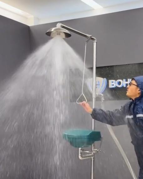 BH30-2011 ANSI Z358.1 Station de lavage des yeux avec bol en acier inoxydable