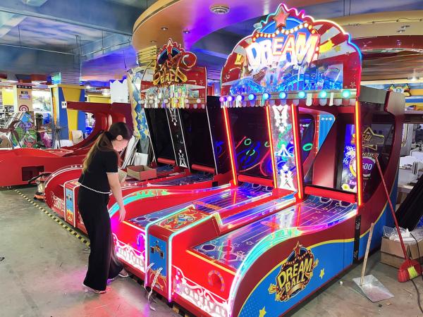Professional Rolling Ball Arcade Machine Coin Operated Double Players