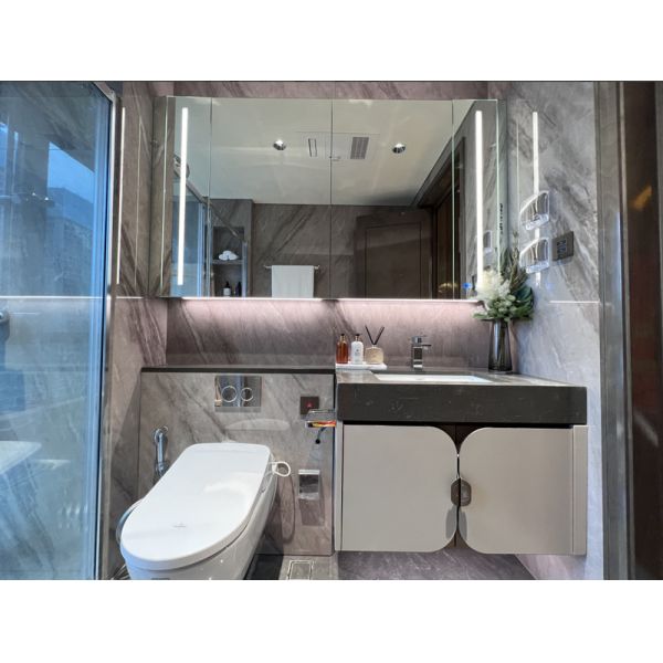 Современный шкаф для ванной