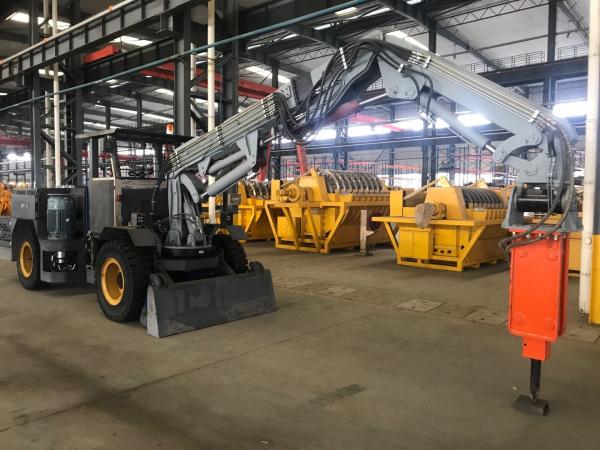 7Km/h Diesel 40D Steering Angle Backhoe Hydraulic Breaker