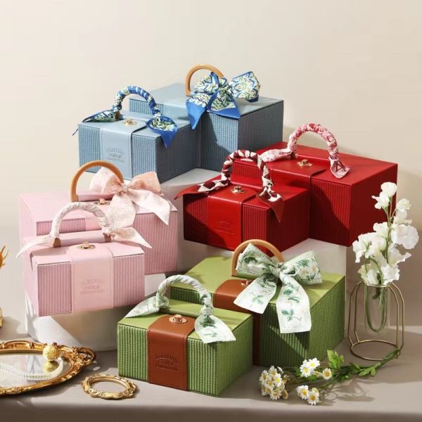Custom Luxury Wedding Gift Box with Foil Logo Printing