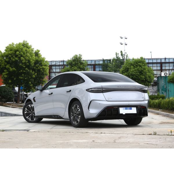BYD Plug In Hybrid 5-местный седан Автомобиль Черный Белый
