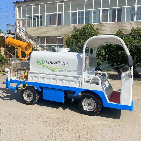 Véhicule de pulvérisation de brouillard électrique pur à quatre roues pour économie d'énergie et protection de l'environnement