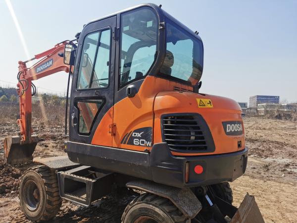 Original Hydraulic Valve Second Hand Excavator Doosan Engine Bucket Wheel Excavator 60W