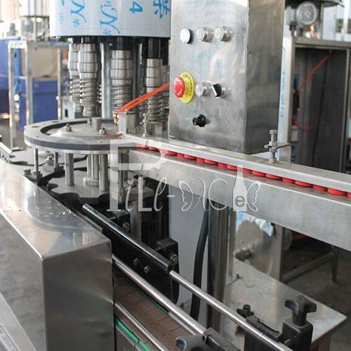 Plástico/parafuso do ANIMAL DE ESTIMAÇÃO máquina da selagem da garrafa do tampão com de aço inoxidável e o de alta velocidade