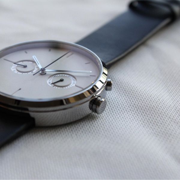 5atm Quartz Water Resistant Watch With Ease Release Genuine Leather Strap