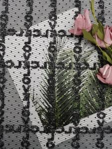 Tissu métallique assemblé noir de dentelle de broderie de Tulle Lurex de