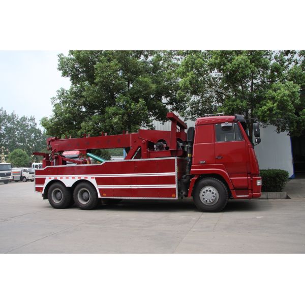 RHD White Wrecker Tow Trucks With Engine High Strength Welding Steel