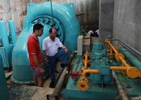 Sistema vertical de generación de energía hidroeléctrica sin escobillas con generador sin escobillas