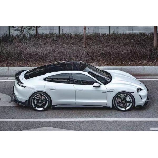 Nouveau produit pour Porsche Taycan Kit de carrosserie en fibres de carbone Taycan large carrosserie avant pelle jupe latérale spoiler diffuseur