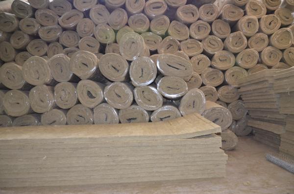 Couverture isolante résistante au feu de stonewool, petit pain de laine de roche de fours