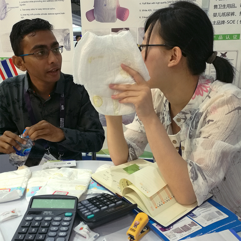 Сгущенная инконтиненция санитарные салфетки для взрослых беременных женщин PE пленка упаковка