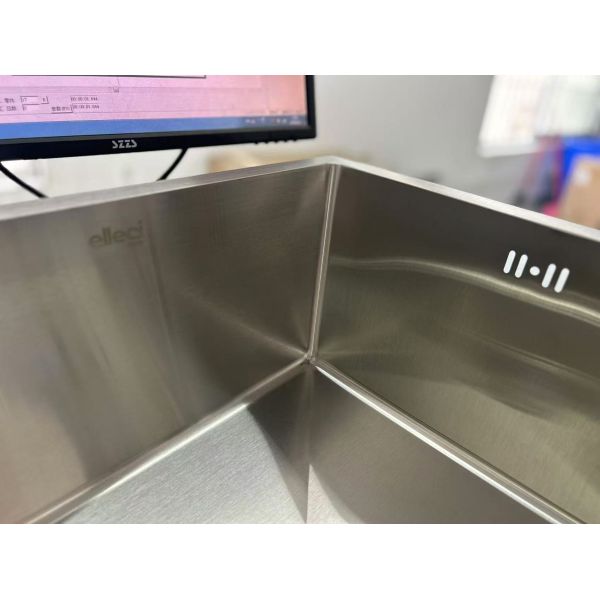 Undermount Single Bowl Sink in Black Space-Saving and Functional