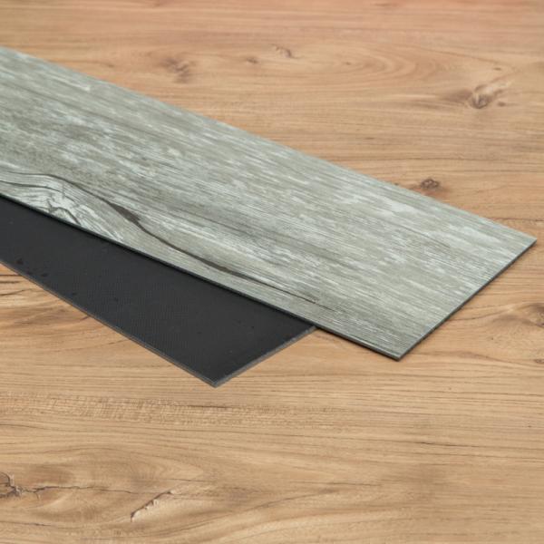 UV Coated Rigid Core LVT Plank Flooring Aucoume Aklaineana Color High Elastic